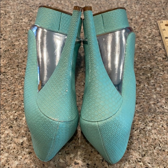 Turquoise Enzo Angiolini heels - Picture 8 of 11